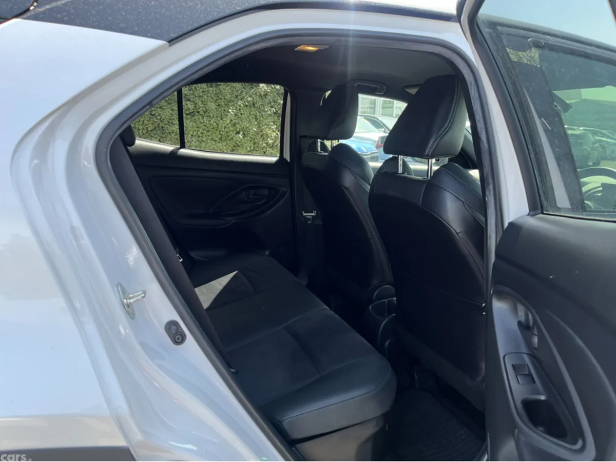 Toyota Yaris Cross SUV, Petrol Hybrid, 2023, White