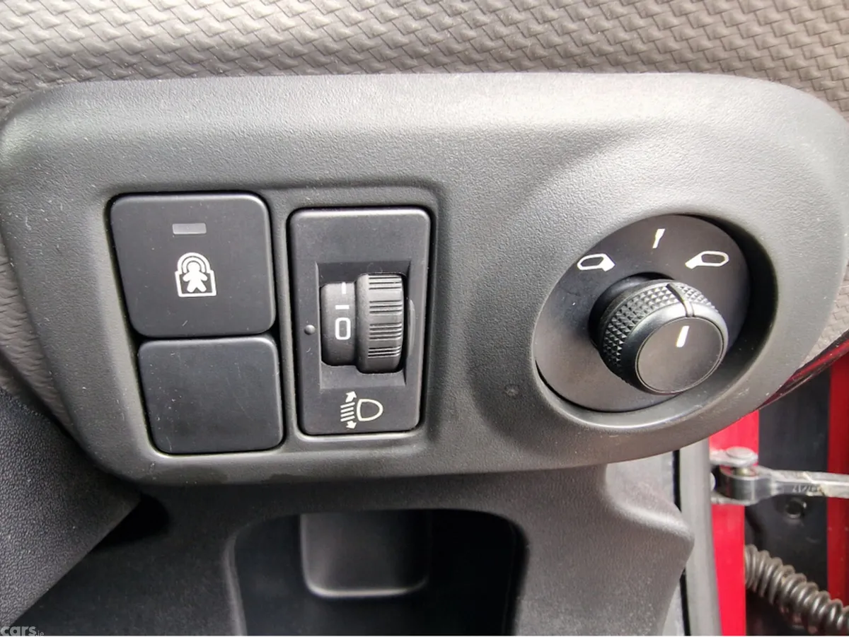 Citroen C4 Cactus Hatchback, Petrol, 2017, Red