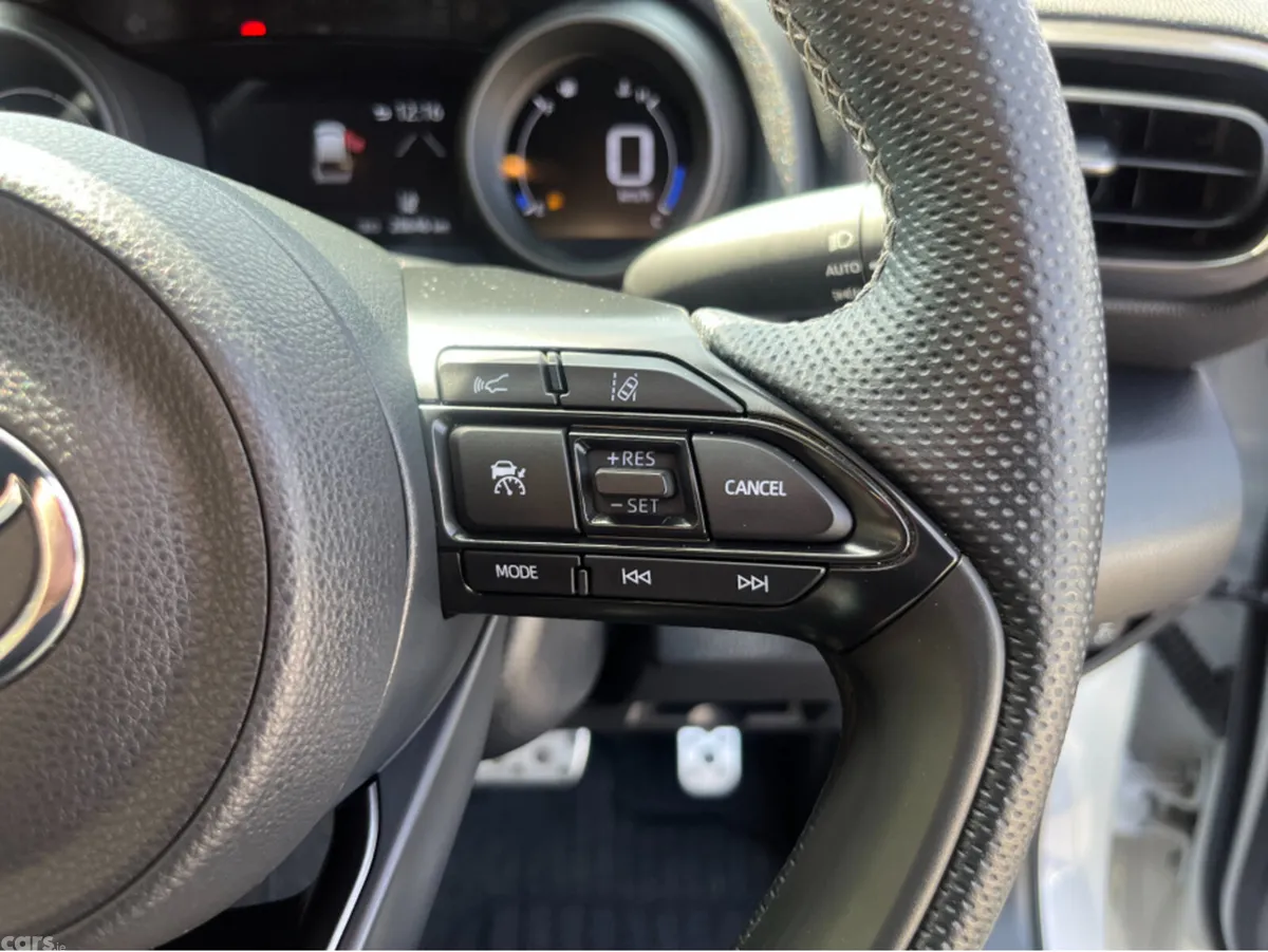 Toyota Yaris Cross SUV, Petrol Hybrid, 2023, White