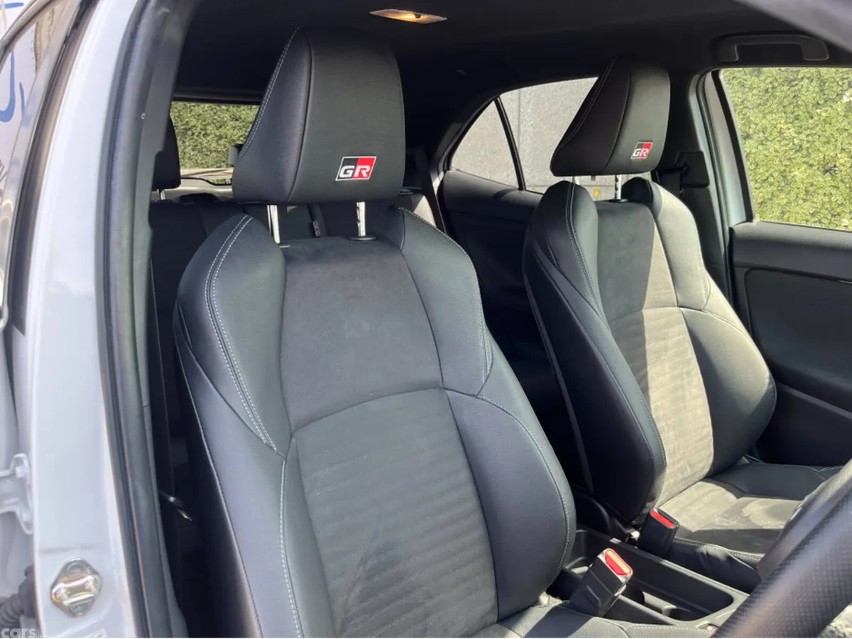 Toyota Yaris Cross SUV, Petrol Hybrid, 2023, White