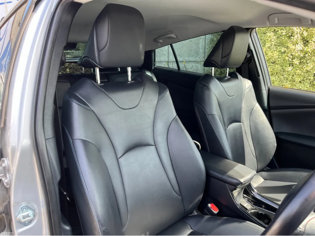 Toyota Prius Saloon, Petrol Hybrid, 2020, Silver
