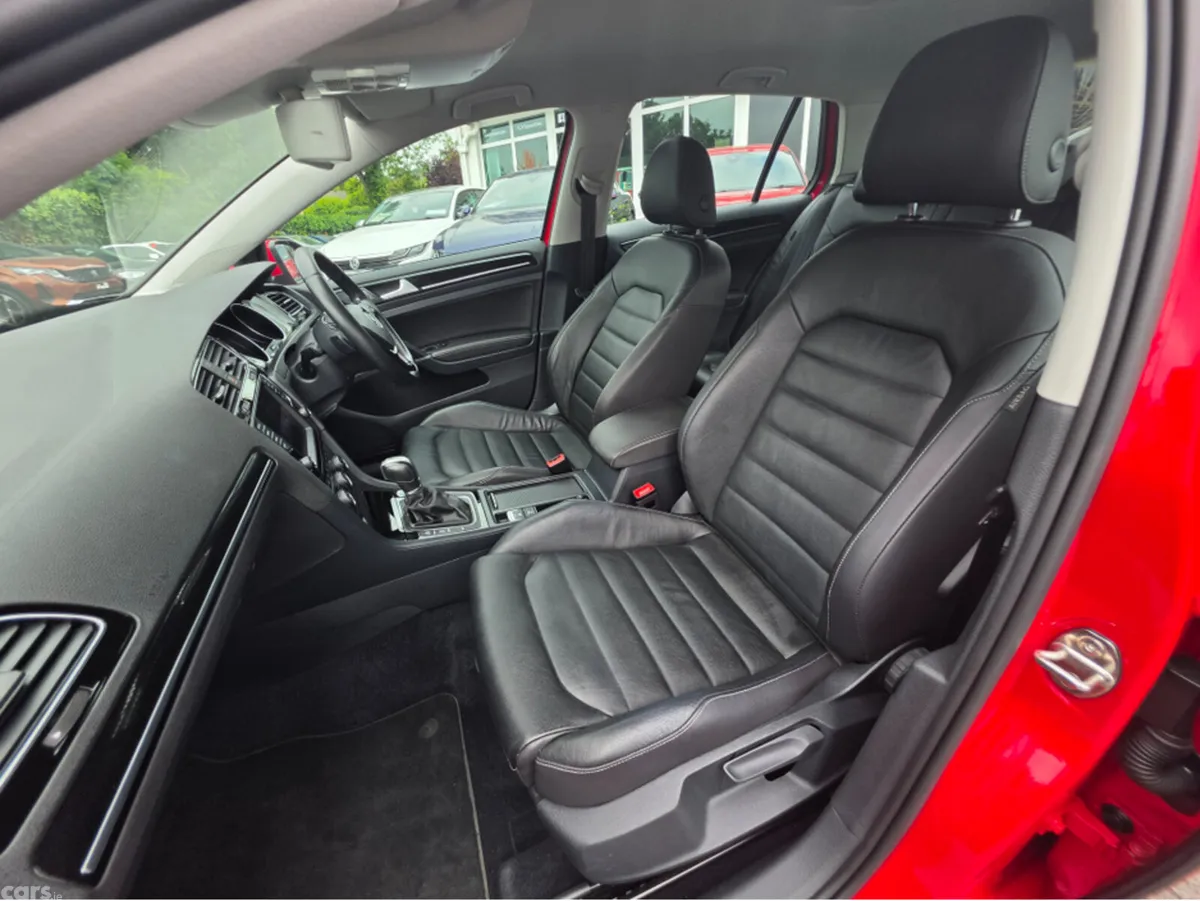 Volkswagen Golf Hatchback, Petrol, 2015, Red