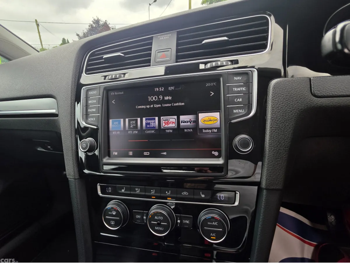 Volkswagen Golf Hatchback, Petrol, 2015, Red