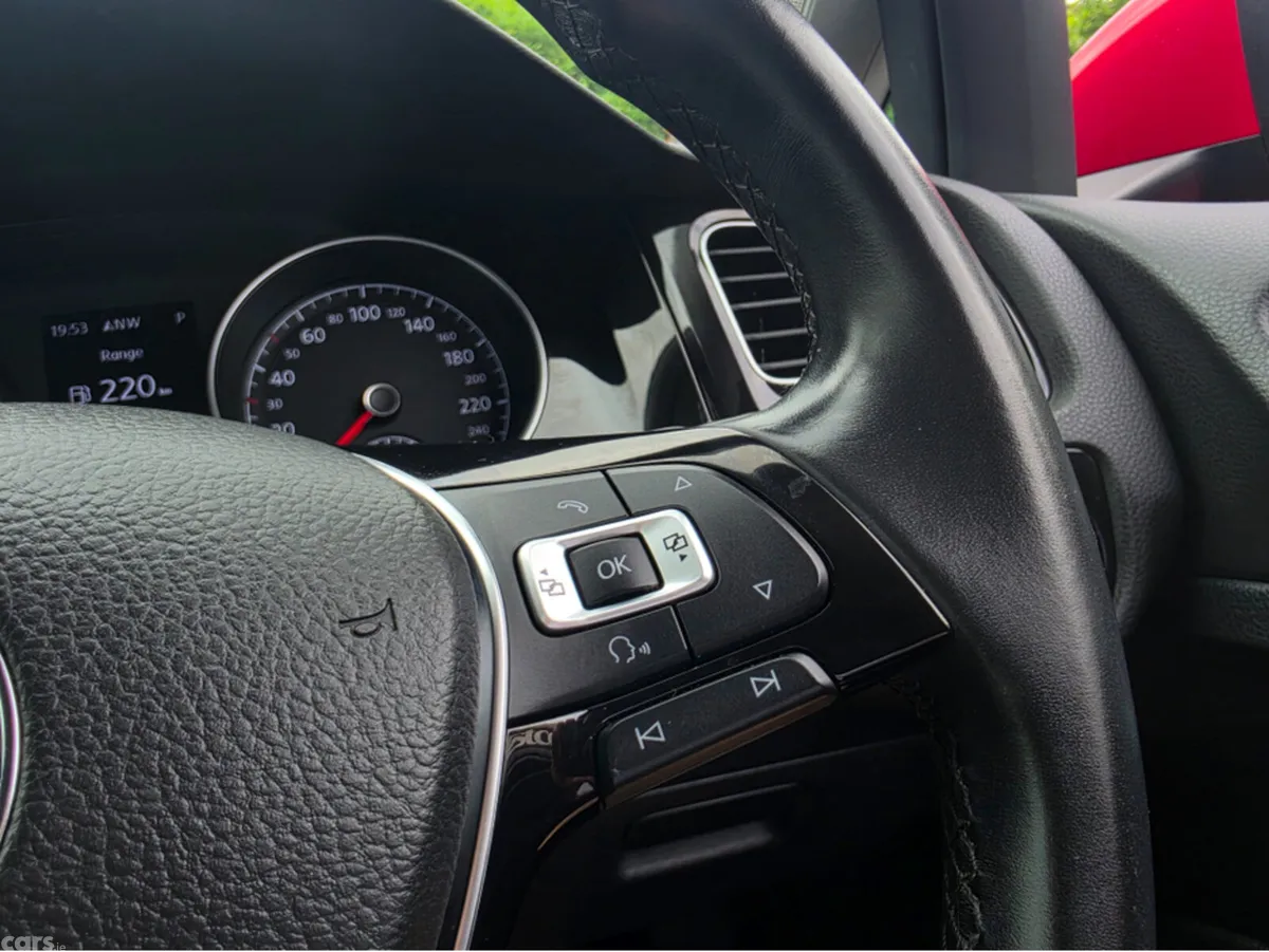 Volkswagen Golf Hatchback, Petrol, 2015, Red