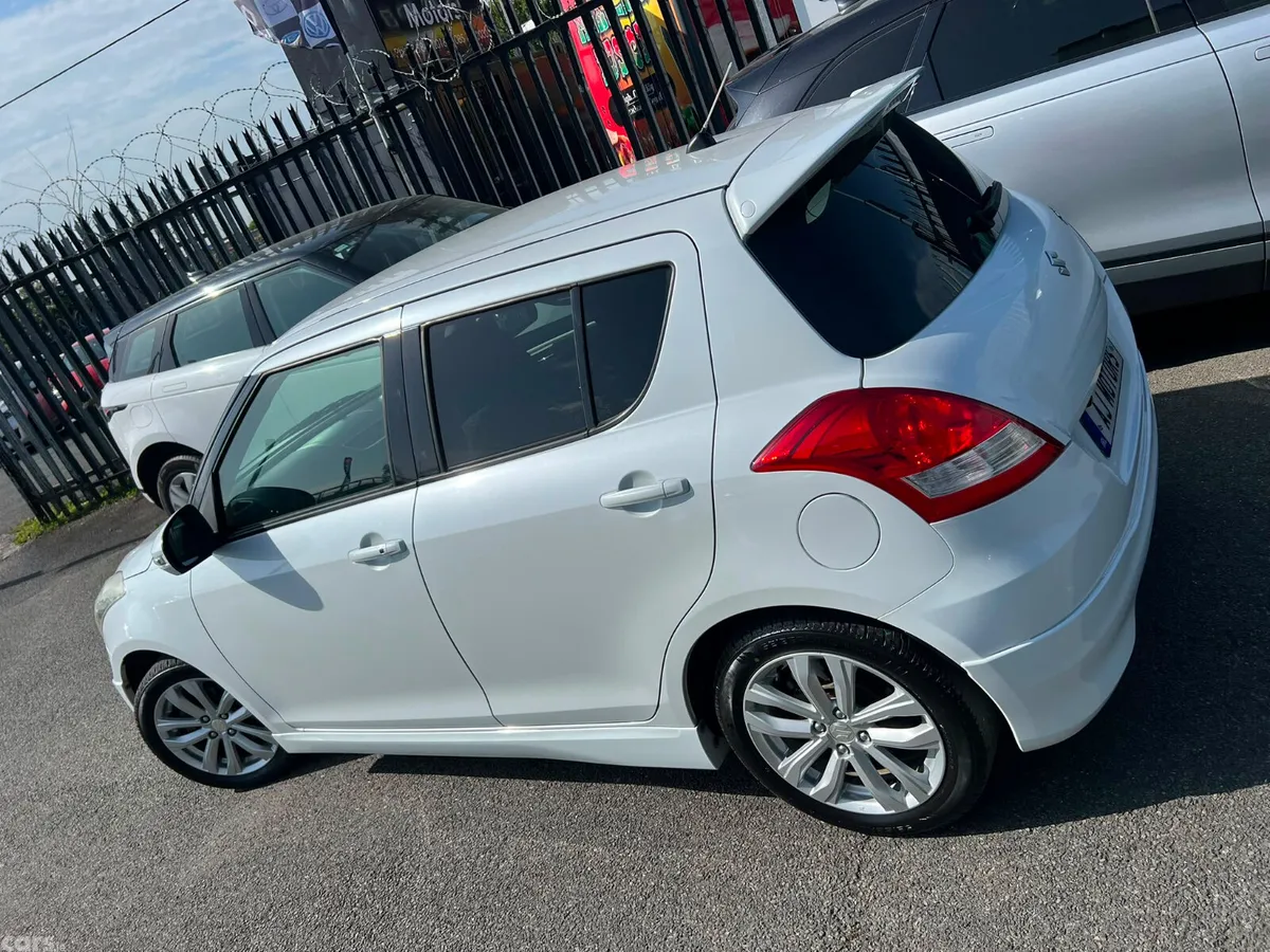 Suzuki Swift Hatchback, Petrol, 2015, White