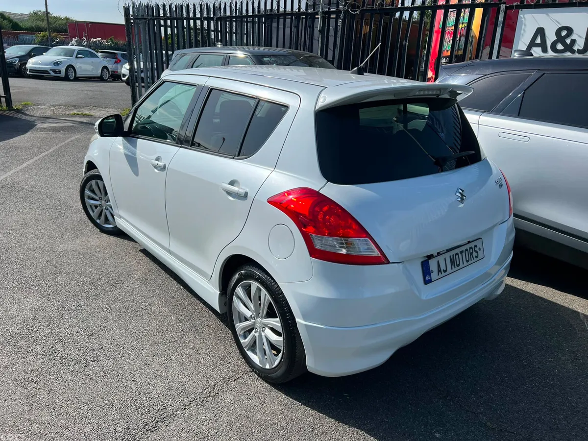 Suzuki Swift Hatchback, Petrol, 2015, White