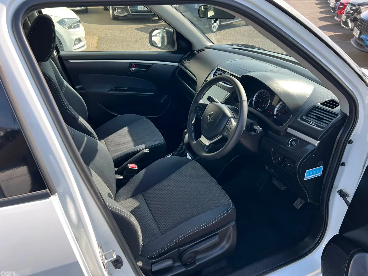 Suzuki Swift Hatchback, Petrol, 2015, White
