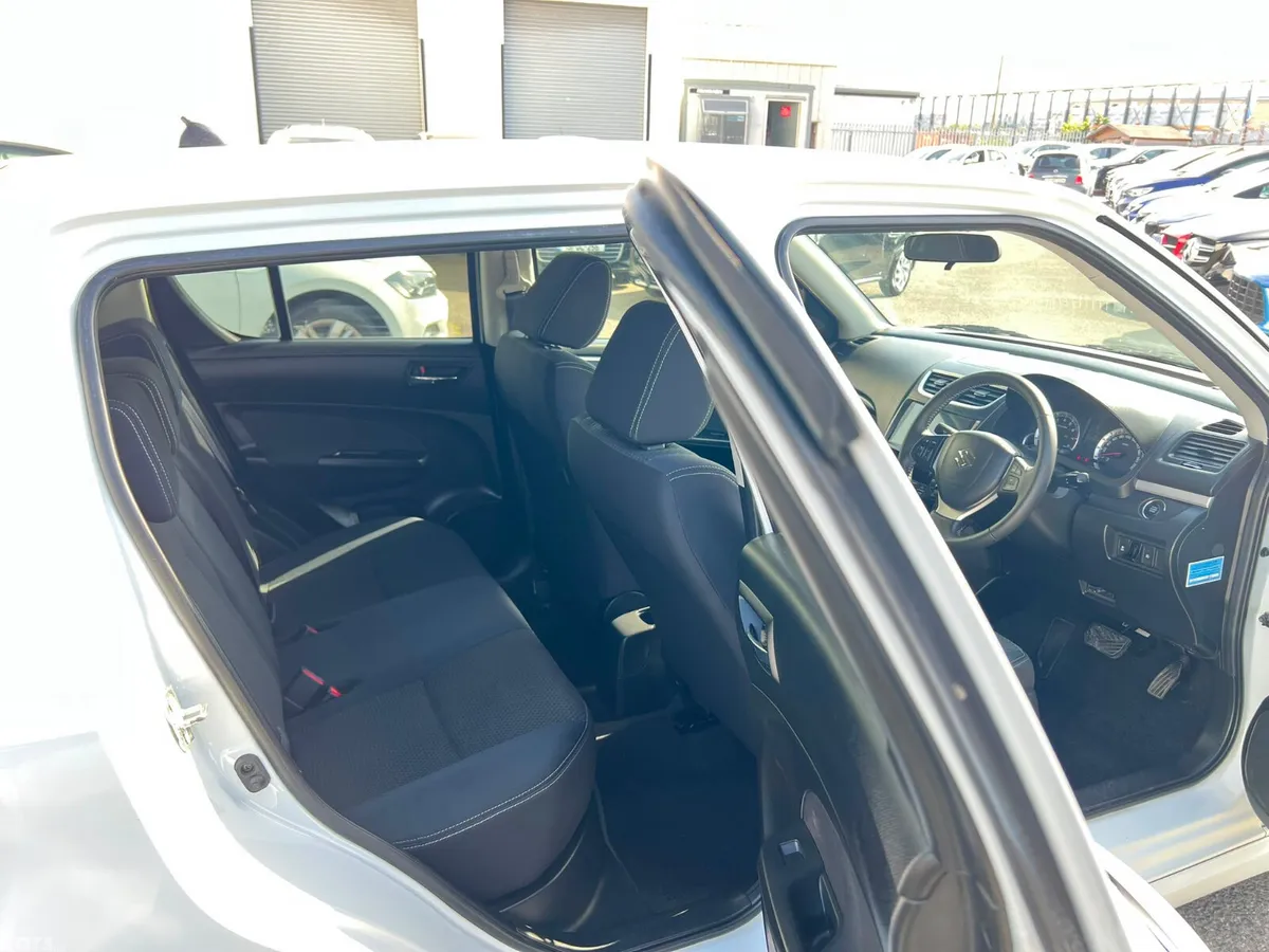Suzuki Swift Hatchback, Petrol, 2015, White