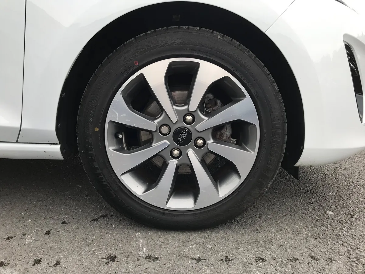 Ford Fiesta Hatchback, Petrol, 2021, White