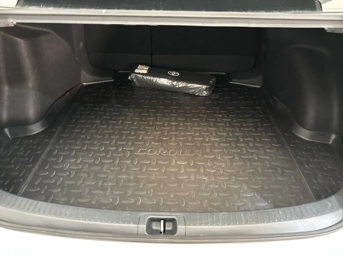 Toyota Corolla Saloon, Petrol Hybrid, 2023, Grey