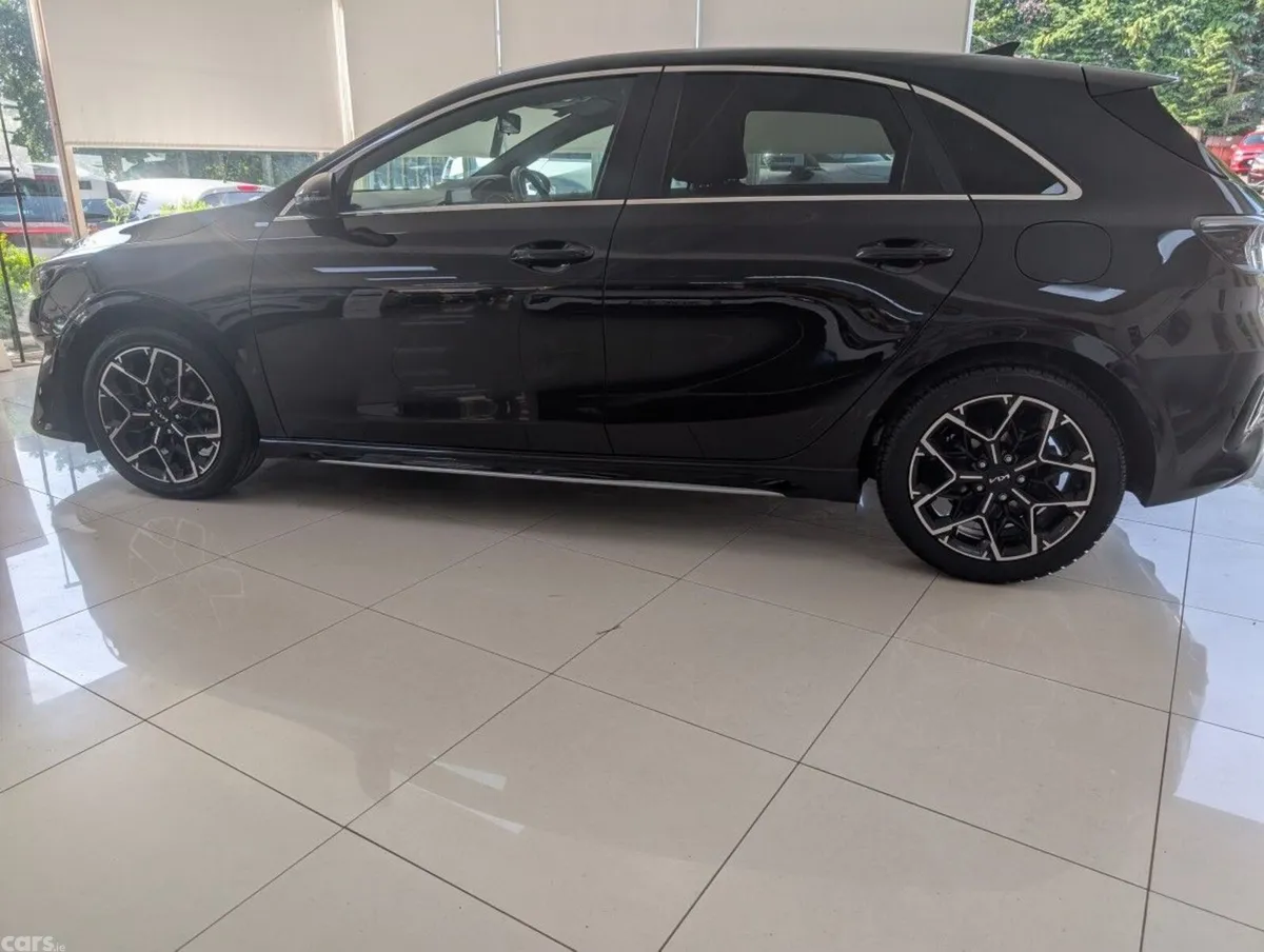 Kia Ceed Hatchback, Petrol, 2022, Black