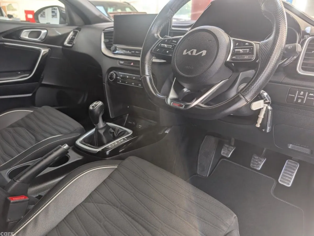 Kia Ceed Hatchback, Petrol, 2022, Black