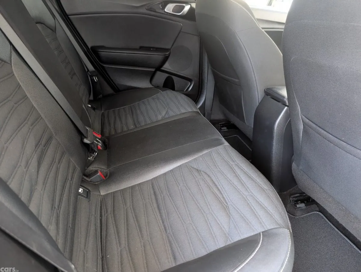 Kia Ceed Hatchback, Petrol, 2022, Black