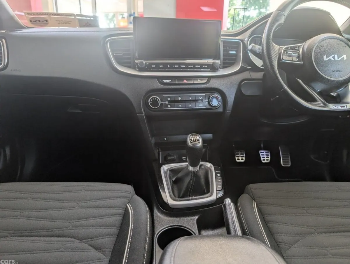 Kia Ceed Hatchback, Petrol, 2022, Black
