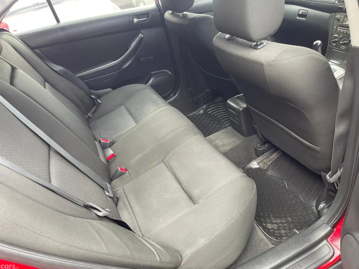 Toyota Avensis Saloon, Petrol, 2007, Red