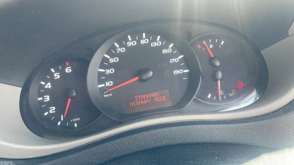 Toyota Avensis Saloon, Petrol, 2007, Red