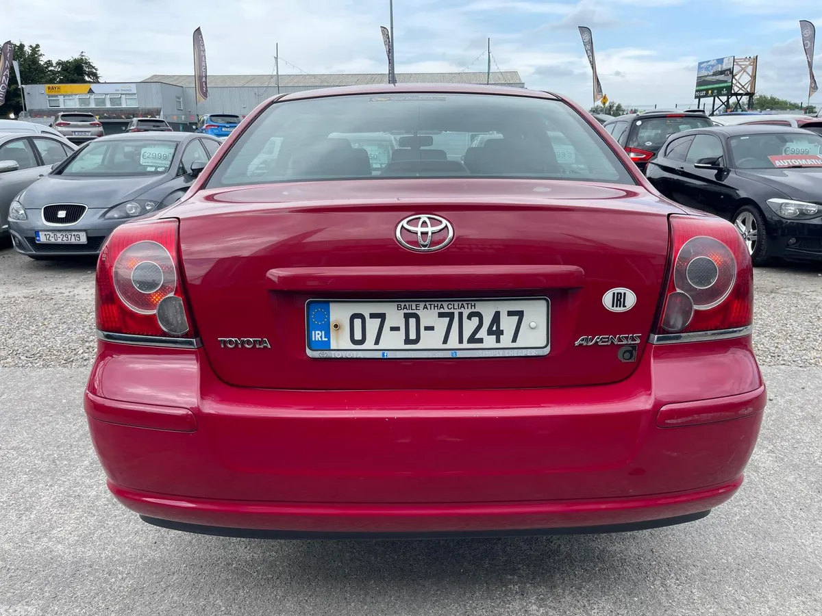 Toyota Avensis Saloon, Petrol, 2007, Red
