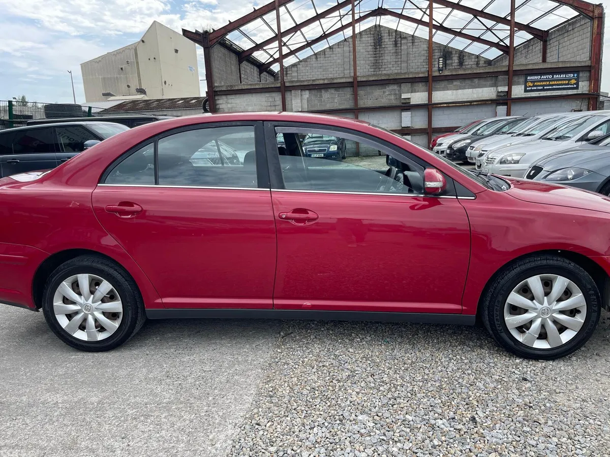 Toyota Avensis Saloon, Petrol, 2007, Red