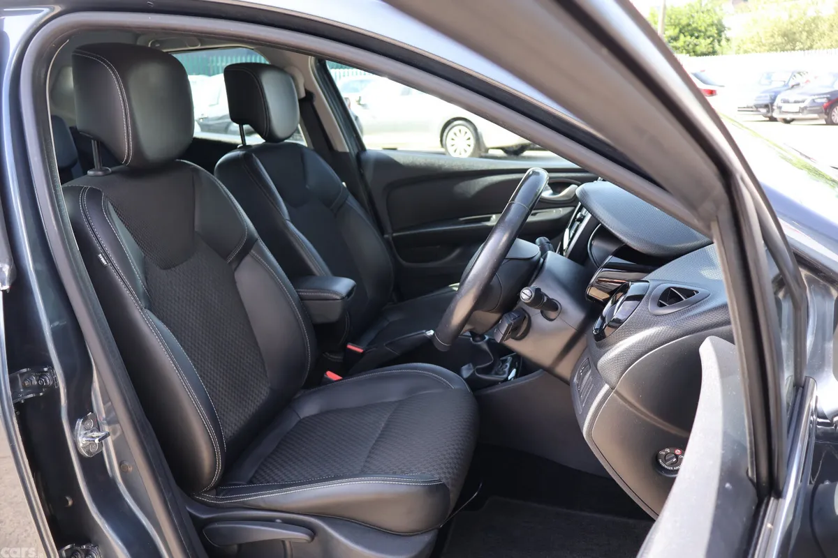 Renault Clio Hatchback, Petrol, 2019, Grey