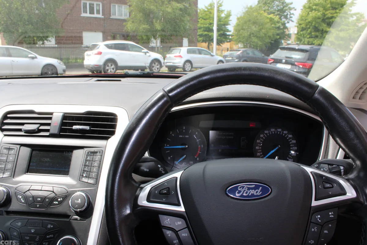 Ford Mondeo Hatchback, Diesel, 2015, Red