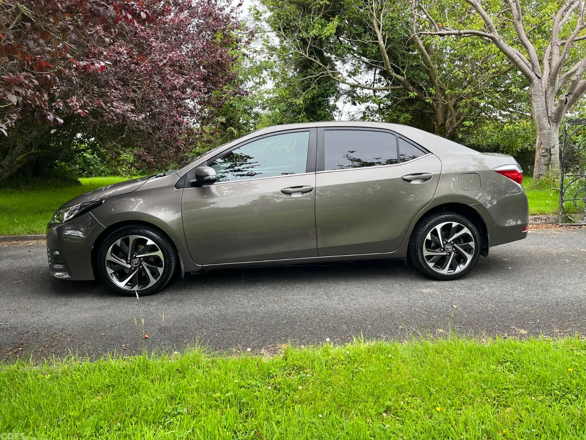 Toyota Corolla Saloon, Diesel, 2017, Grey
