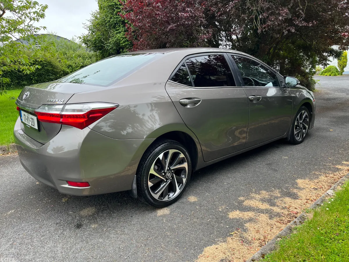 Toyota Corolla Saloon, Diesel, 2017, Grey