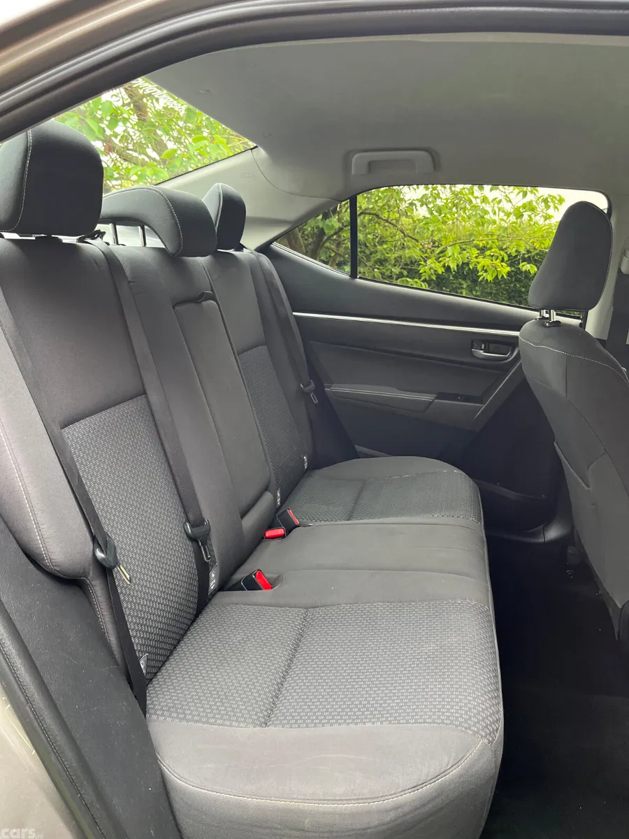 Toyota Corolla Saloon, Diesel, 2017, Grey