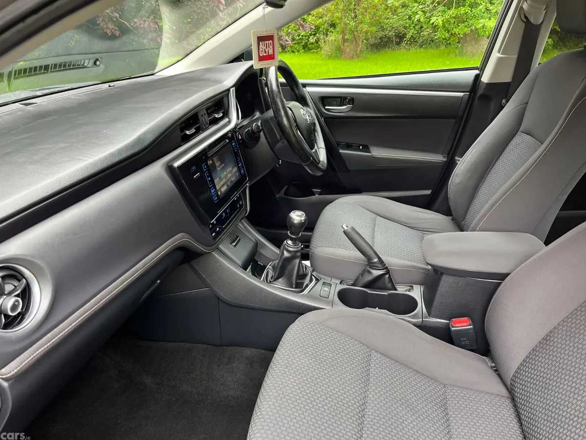 Toyota Corolla Saloon, Diesel, 2017, Grey