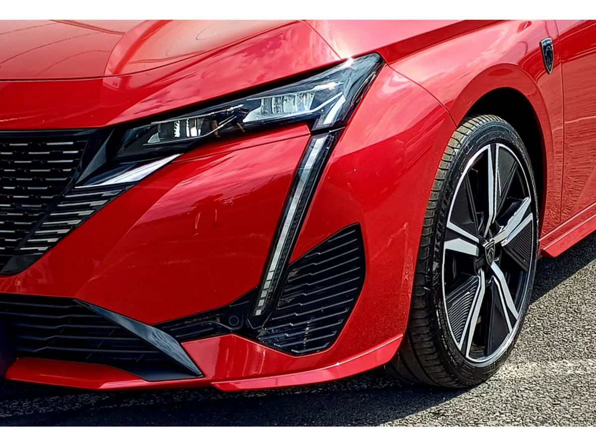 Peugeot 308 Hatchback, Diesel, 2023, Red
