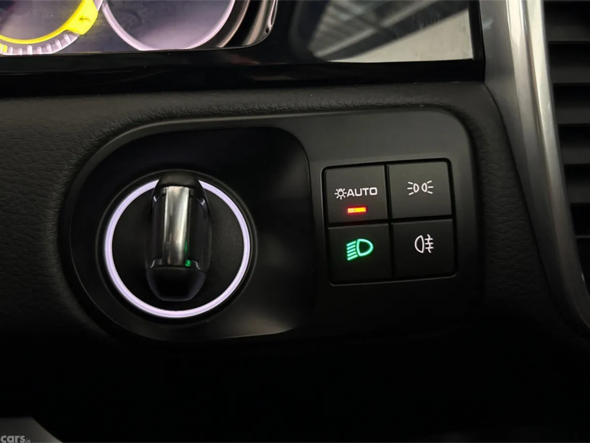 Porsche Cayenne MPV, Petrol Plug-in Hybrid, 2023, White