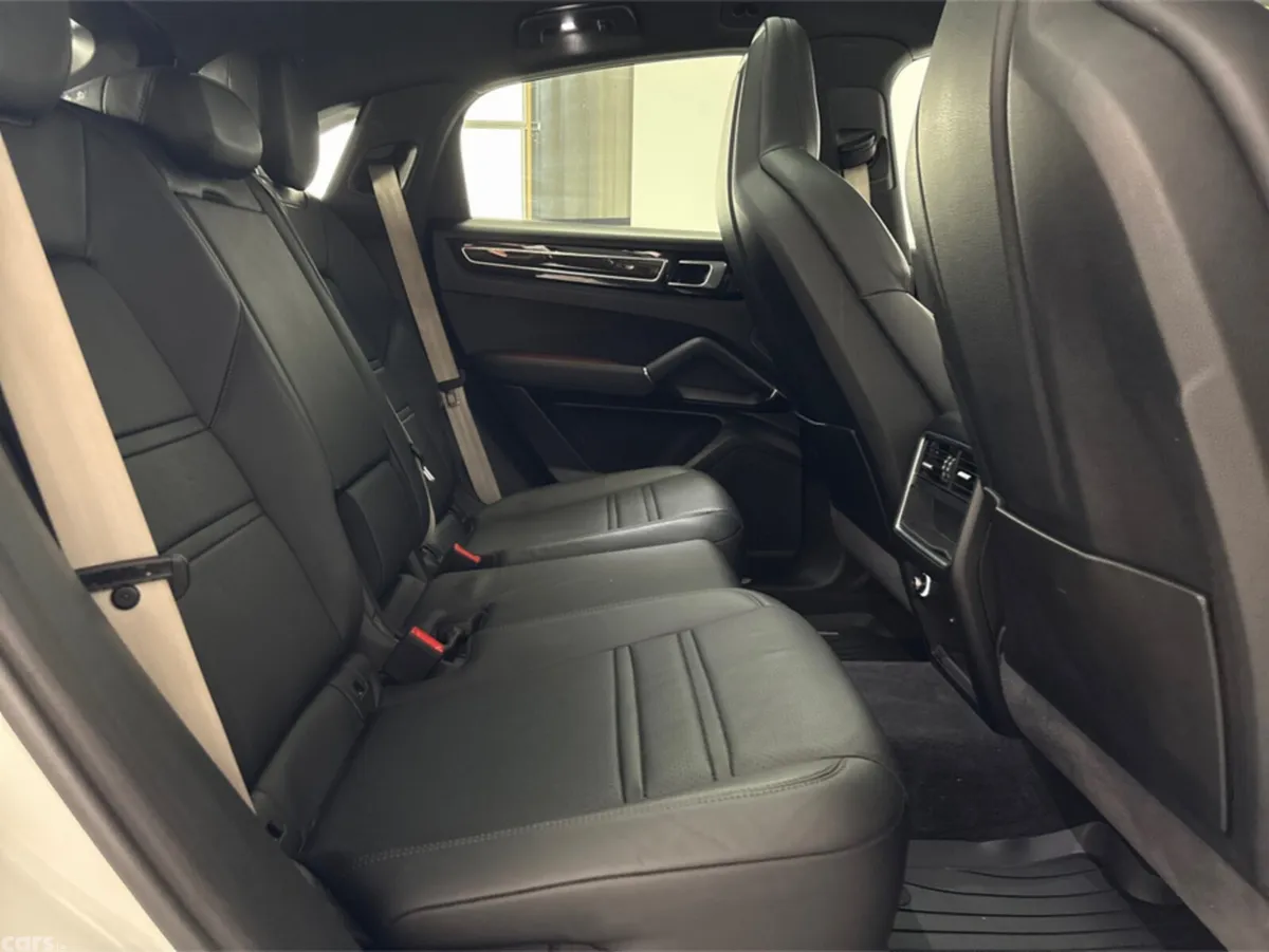 Porsche Cayenne MPV, Petrol Plug-in Hybrid, 2023, White