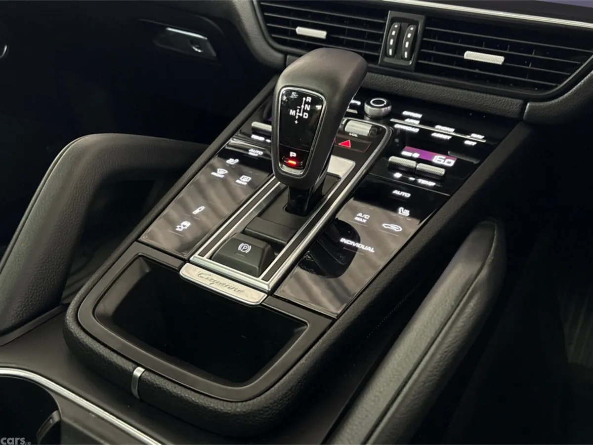 Porsche Cayenne MPV, Petrol Plug-in Hybrid, 2023, White