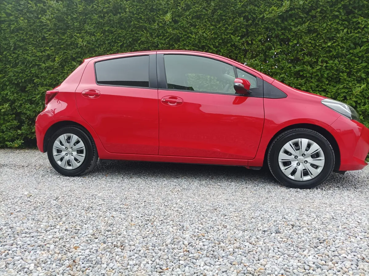 Toyota Yaris Hatchback, Petrol, 2015, Red