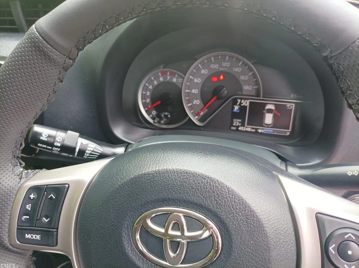 Toyota Yaris Hatchback, Petrol, 2015, Red