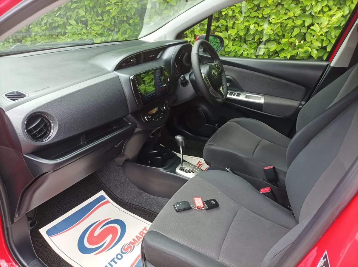 Toyota Yaris Hatchback, Petrol, 2015, Red