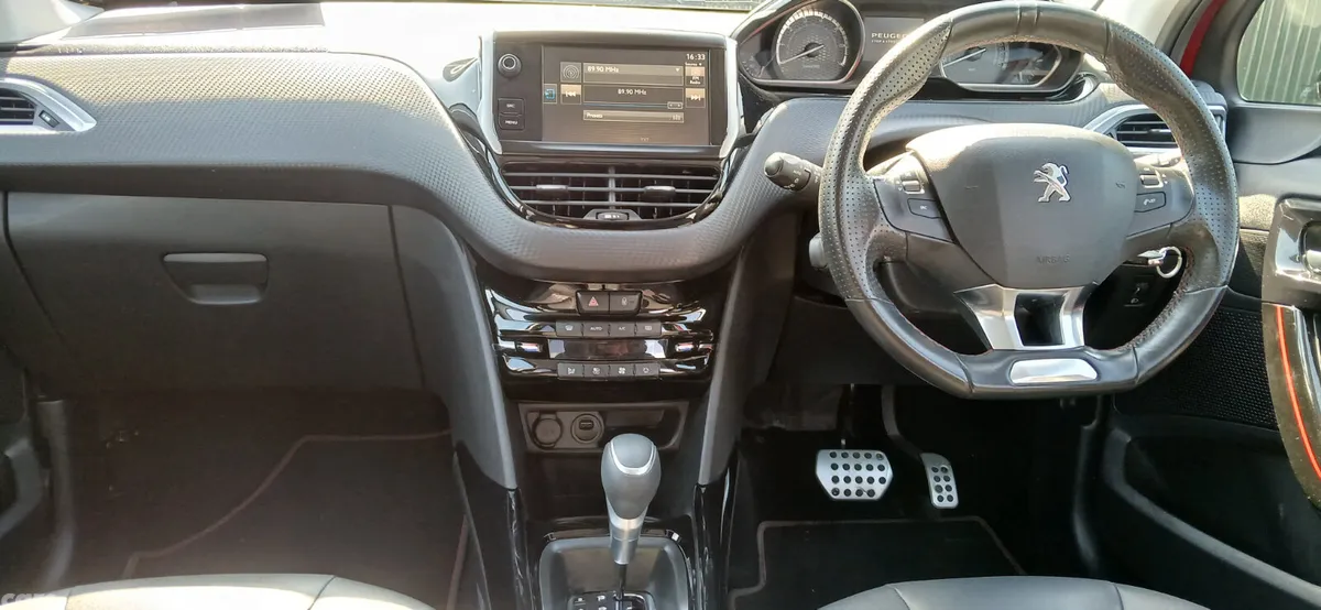 Peugeot 2008 SUV, Petrol, 2017, Red