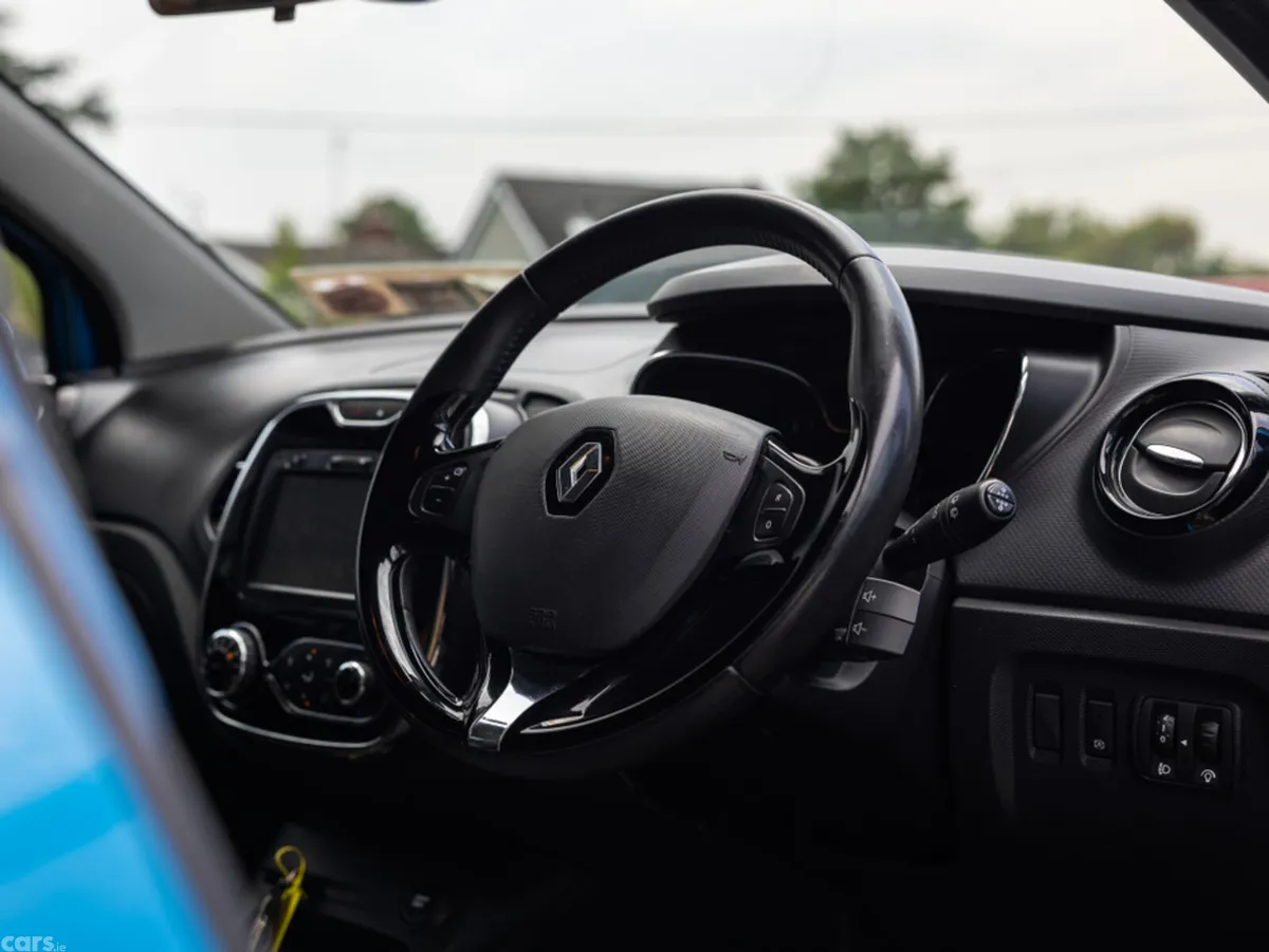 Renault Captur Hatchback, Petrol, 2014, Blue
