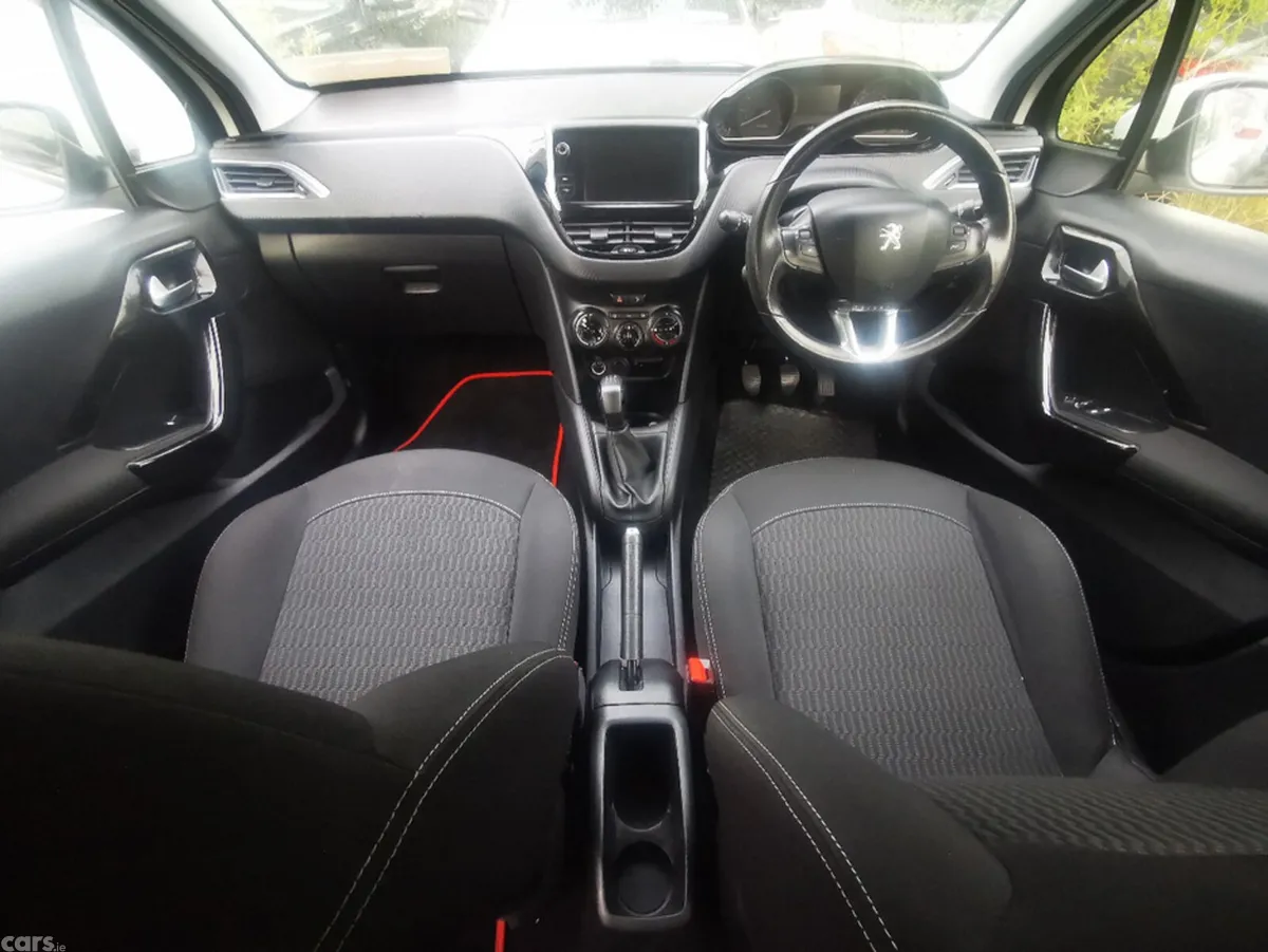 Peugeot 208 Hatchback, Petrol, 2017, White