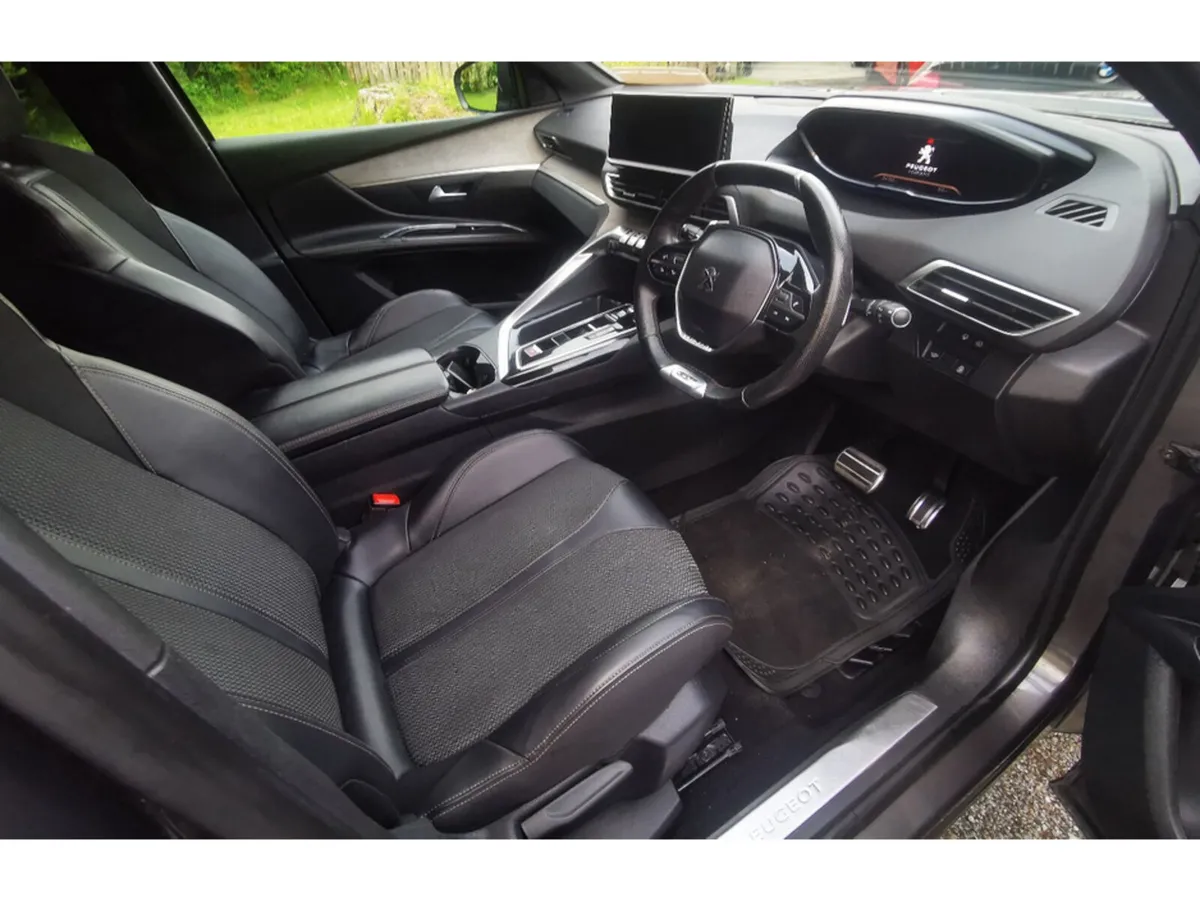 Peugeot 208 Hatchback, Petrol, 2017, White