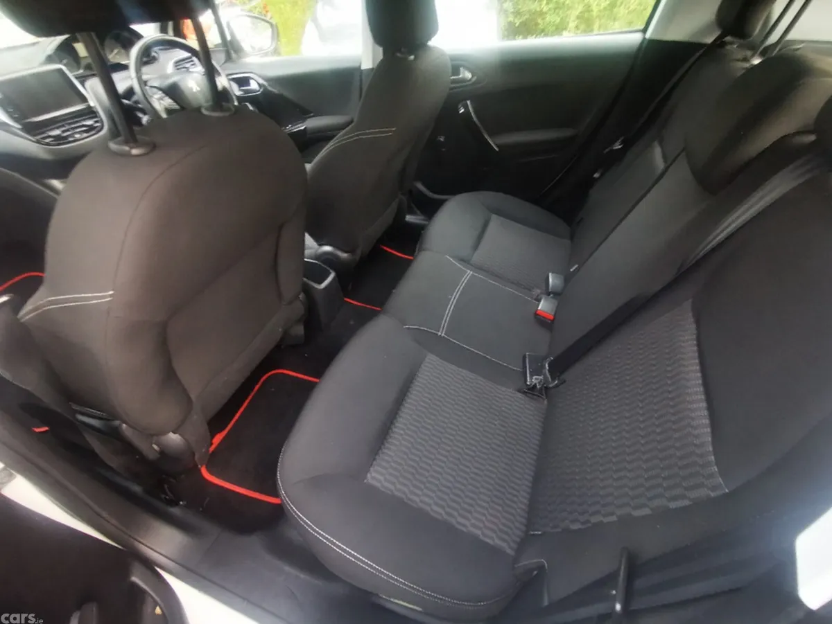 Peugeot 208 Hatchback, Petrol, 2017, White