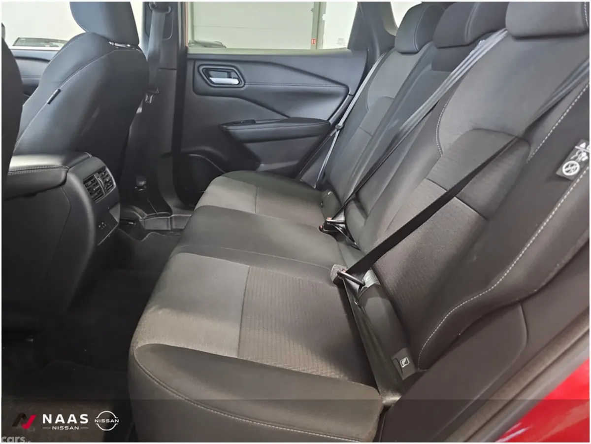Nissan Qashqai MPV, Petrol, 2024, Red