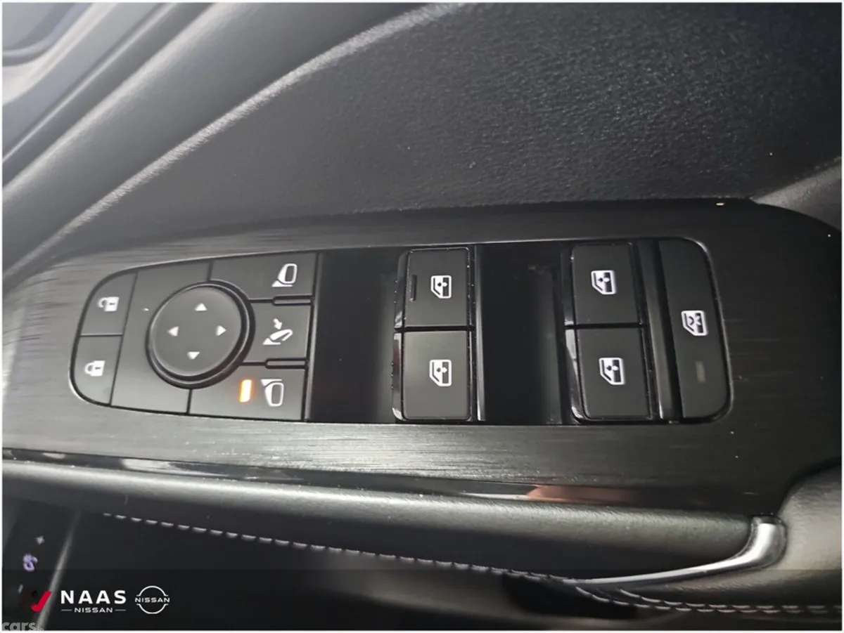 Nissan Qashqai MPV, Petrol, 2024, Red