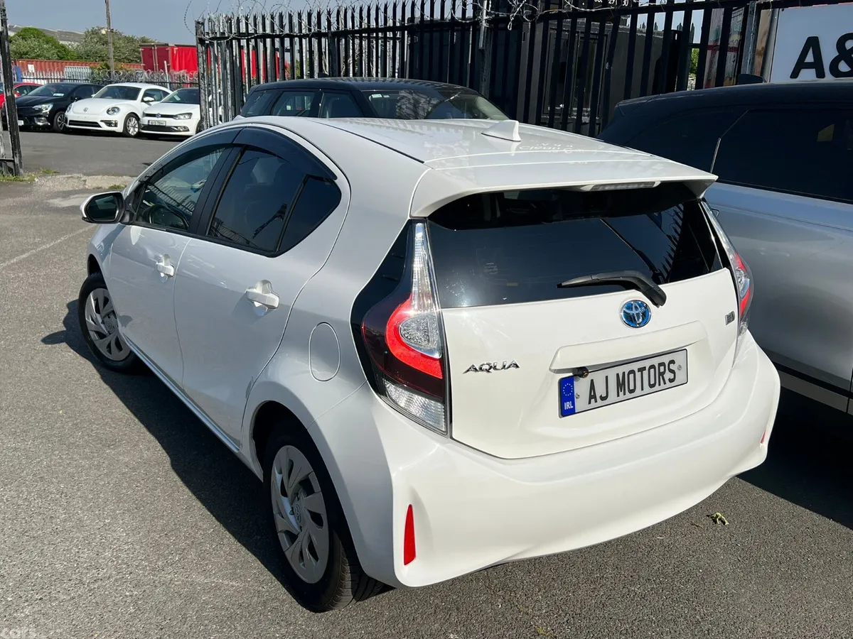 Toyota Aqua Hatchback, Petrol Hybrid, 2021, White