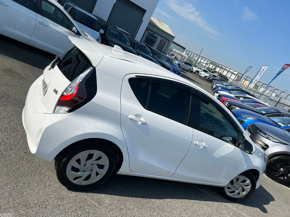 Toyota Aqua Hatchback, Petrol Hybrid, 2021, White