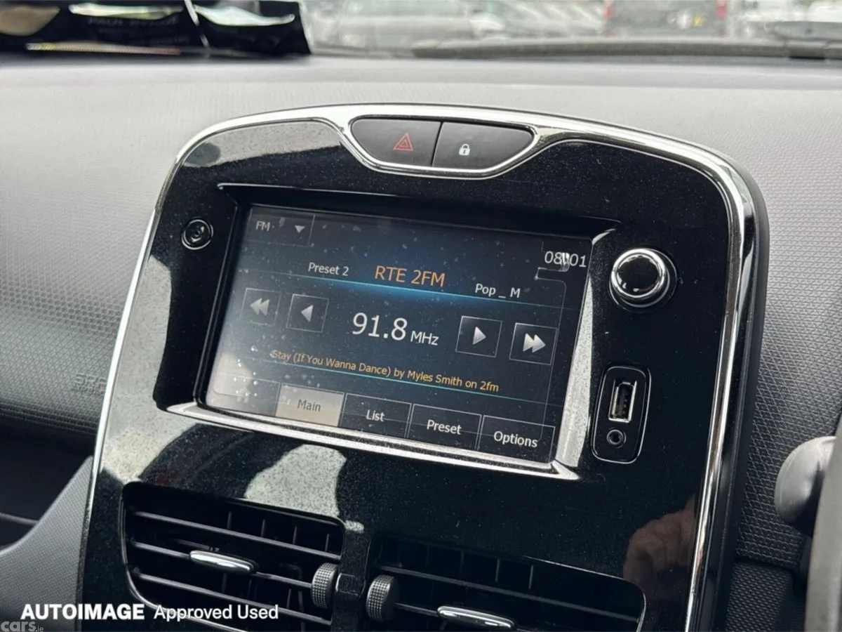 Renault Clio Hatchback, Petrol, 2014, Red