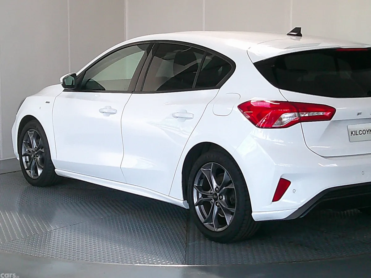 Ford Focus Hatchback, Diesel, 2021, White