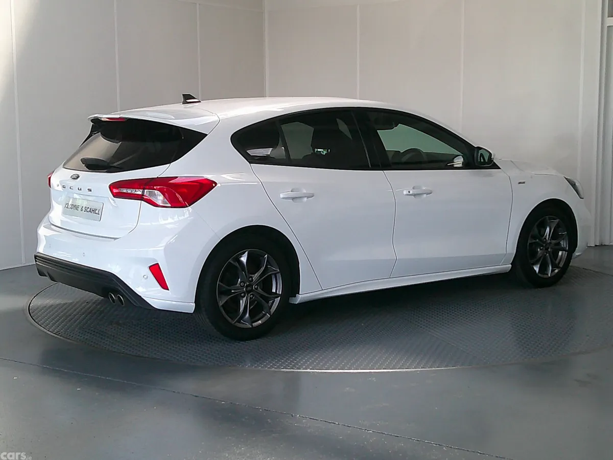 Ford Focus Hatchback, Diesel, 2021, White