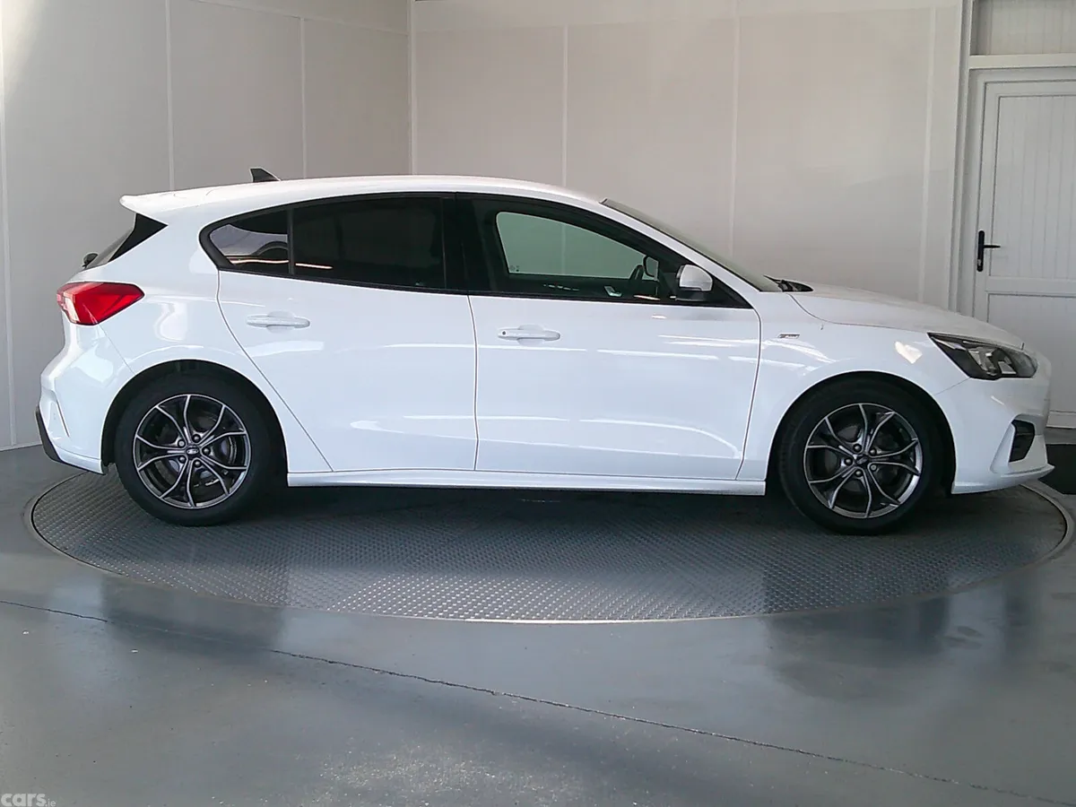 Ford Focus Hatchback, Diesel, 2021, White