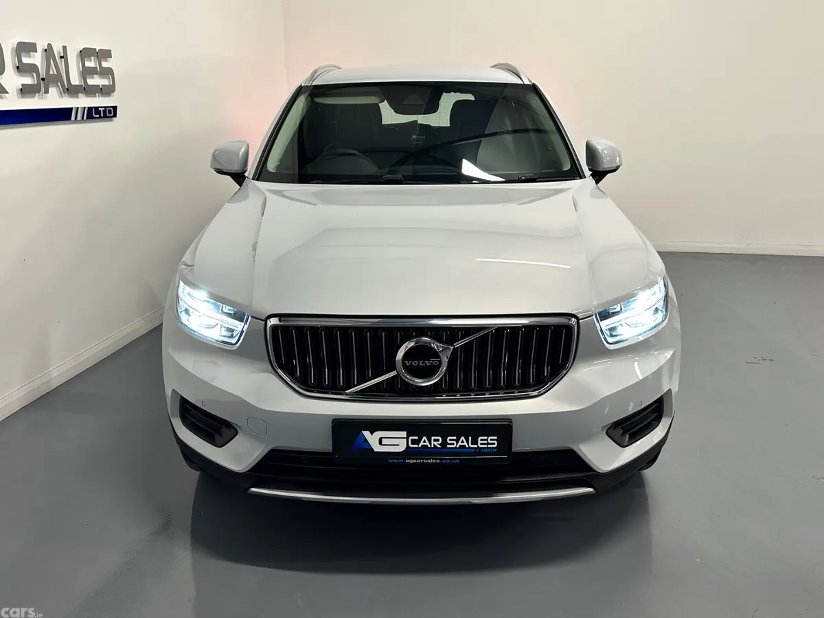 Volvo XC40 SUV, Petrol Hybrid, 2022, Silver