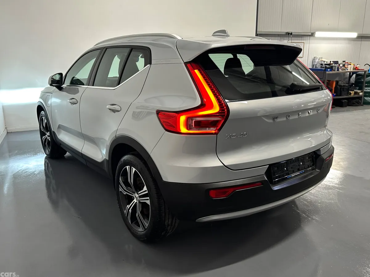 Volvo XC40 SUV, Petrol Hybrid, 2022, Silver